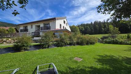 Gîte pour 4 personnes, avec vue et jardin, animaux acceptés à Les Rousses