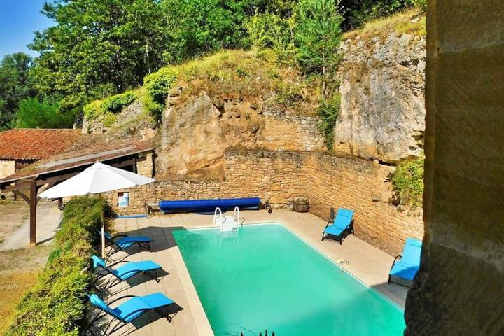 Location de vacances pour 8 personnes, avec jardin ainsi que piscine et terrasse à Vézac - 4