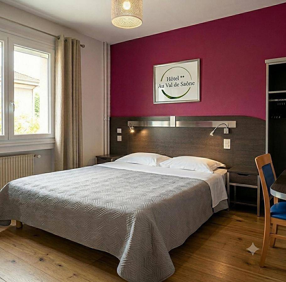 Hôtel Au Val De Saône Parking Gratuit in Sathonay-Camp, Lyon et ses environs