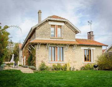 Gîte pour 10 personnes, avec jardin et vue dans Brimont