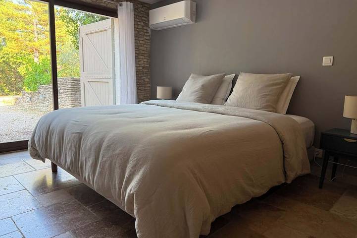 Beautiful Provençal estate surrounded by 1 hectare of nature in the Luberon in Saint-Saturnin-lès-Apt, Parque natural regional del Luberon