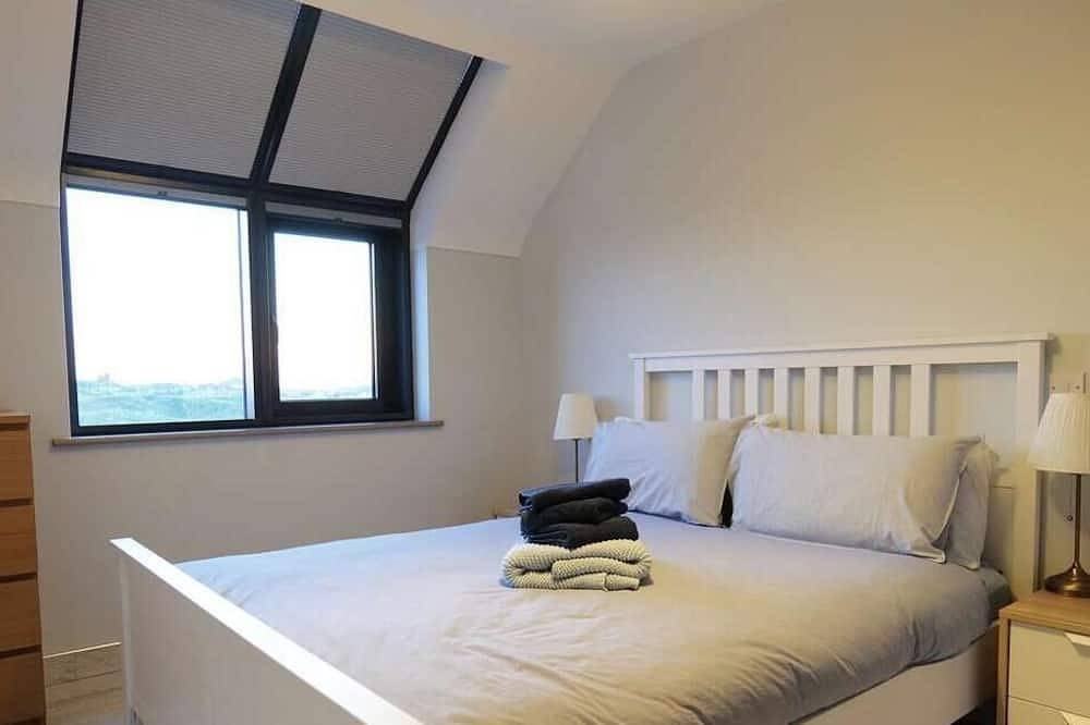 Beach Side Holiday Home, Sleeps 8 in Donegal, County Donegal