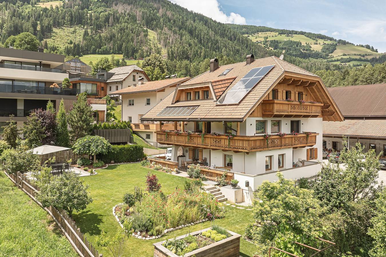 Appartement entier, Appartement de vacances "Promberger - Alpin" avec balcon, vue sur la montagne et sauna in Montal, San Lorenzo di Sebato