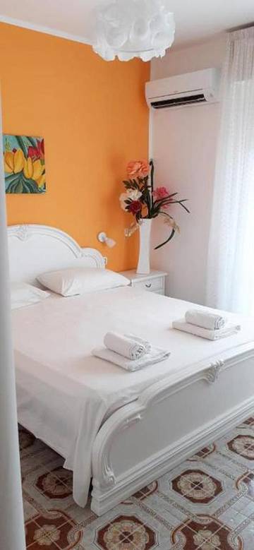 Location de vacances pour 2 personnes, avec terrasse et vue à Torre Lapillo