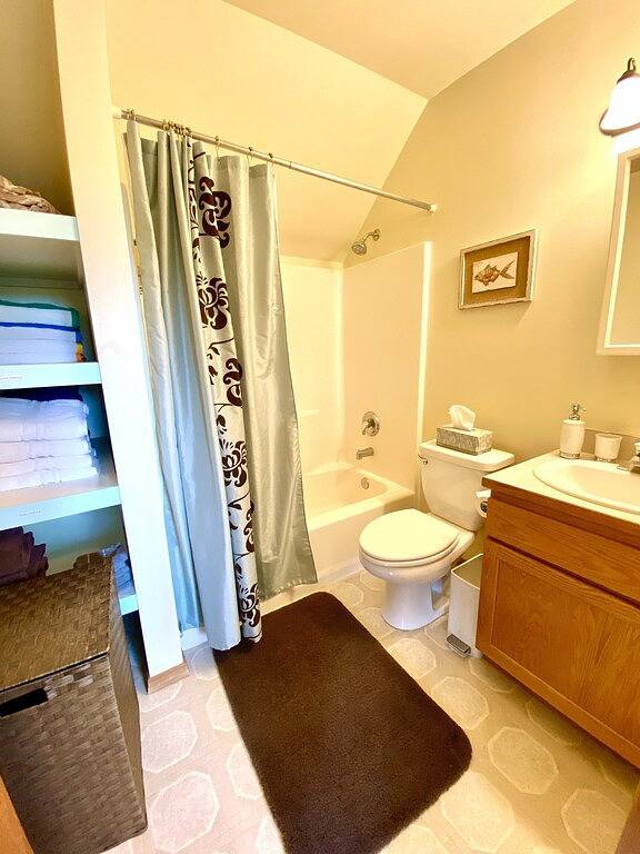 Cabin for 4 people, with terrace and yard, with pets in Whidbey Island