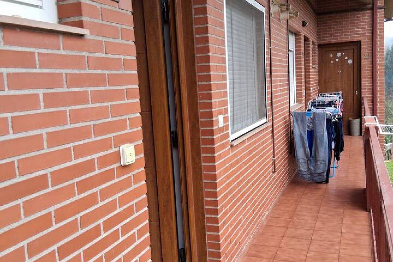 Entire apartment, Comfy Apartment with Wi-Fi & Full Kitchen in Piélagos, Cantabrian Coast