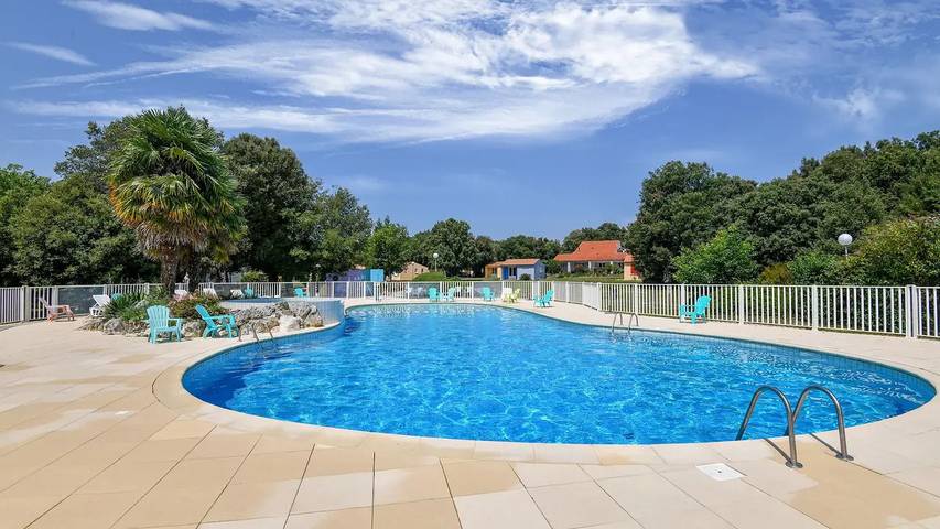 Maison de vacances pour 5 personnes, avec jacuzzi et sauna ainsi que piscine et jardin, animaux acceptés