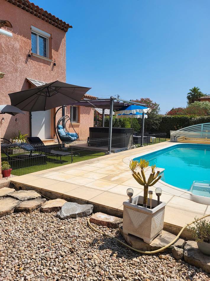 Location de vacances pour 4 personnes, avec jacuzzi et jardin à Roquebrune-sur-Argens