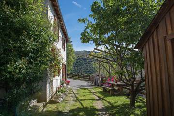 Gîte pour 4 personnes, avec jardin à Le Pompidou
