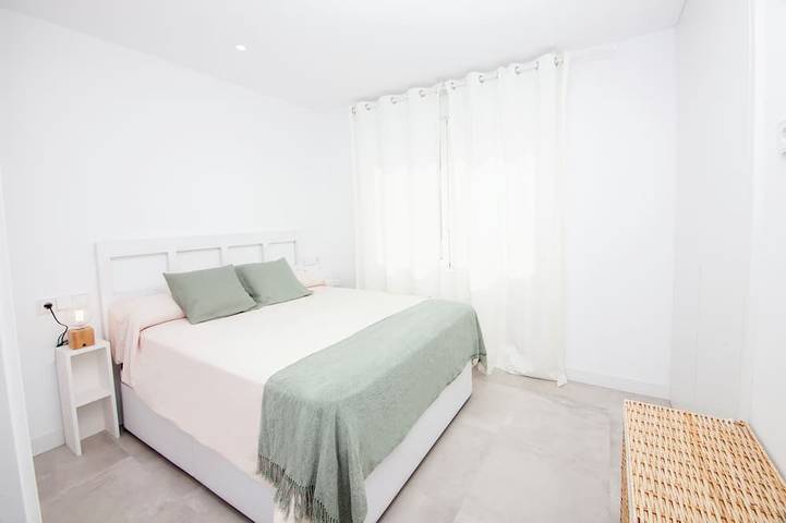 Appartamento intero, Overlooking the sea! New apt. with terrace 3 bedrooms+2 bathrooms&community pool in Los Canos de Meca, Barbate