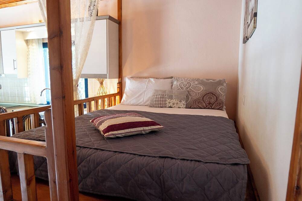 Hilltop Retreat with Sea Views – 15 Min Walk to Kyra Panagia Beach in Karpathos