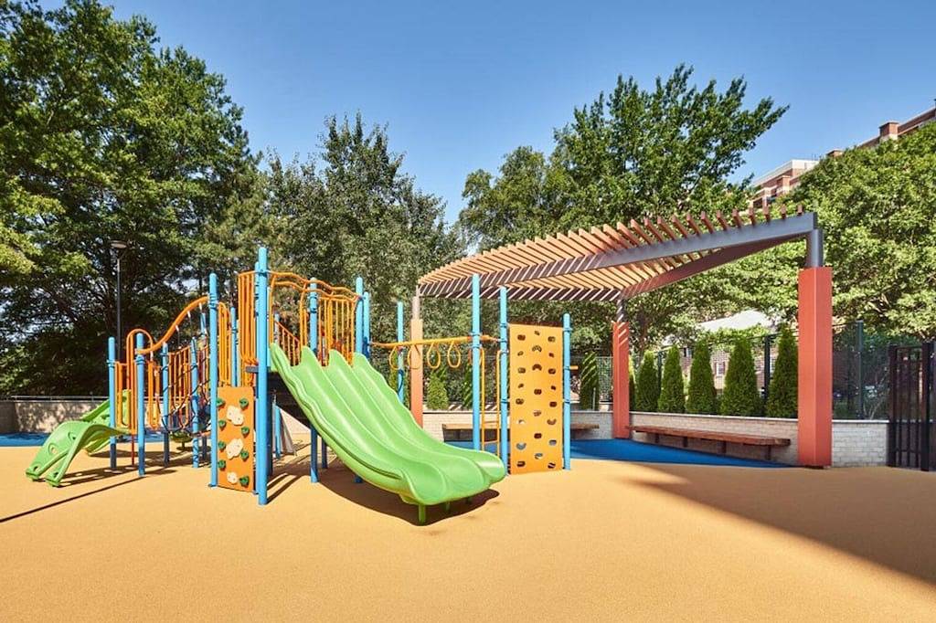 Ganze Wohnung, Upscale Clarendon 1Br w/ Gym, W/D & Doorman, walk to Metro, by Blueground in Arlington (VA), Arlington County