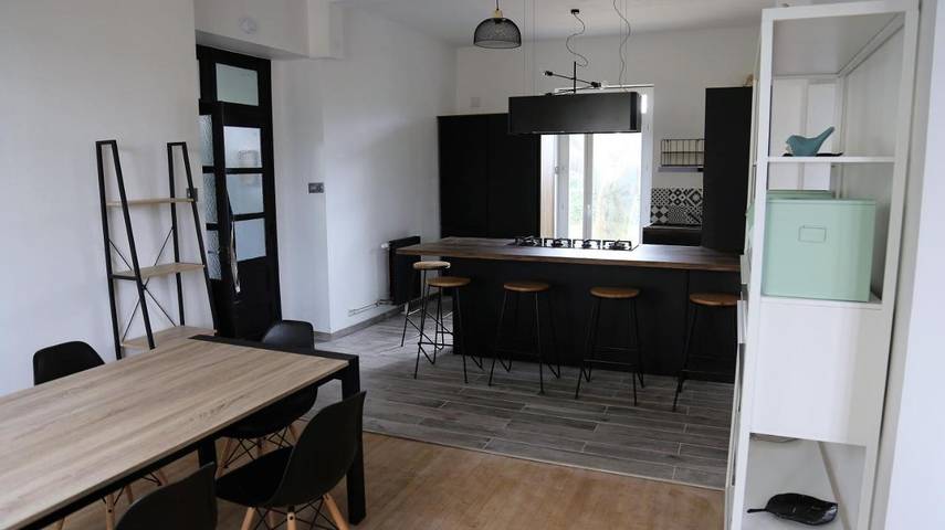 Location de vacances pour 8 personnes, avec jardin ainsi que piscine et terrasse à Valence - 4