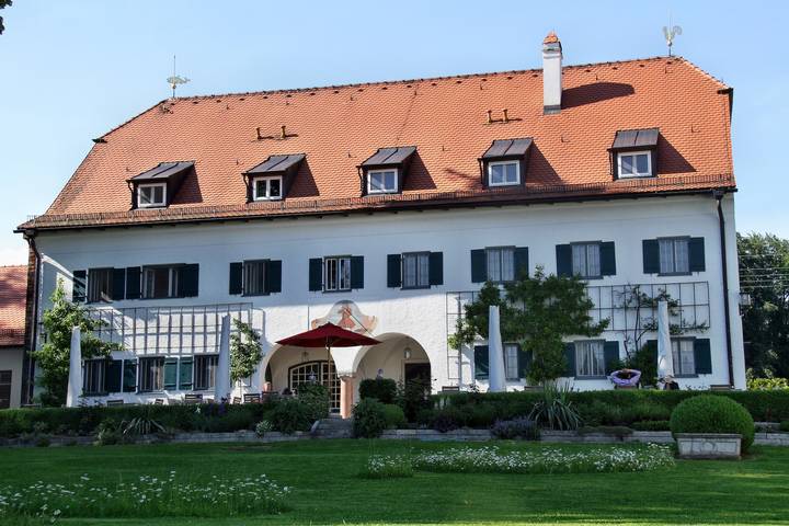 Hotel für 2 Personen, mit Seeblick und Terrasse sowie Garten, kinderfreundlich in Rimsting - 3