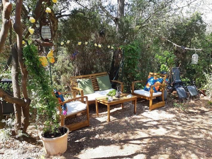 Tente pour 2 personnes, avec jardin ainsi que vue et piscine, animaux acceptés dans le Var