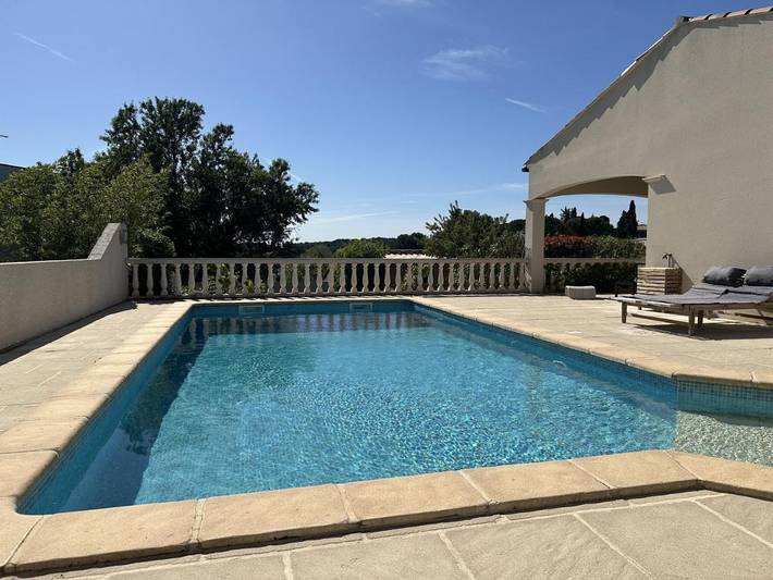 Appartement de vacances pour 4 personnes, avec Terrasse et Jardin ainsi que Piscine et Vue