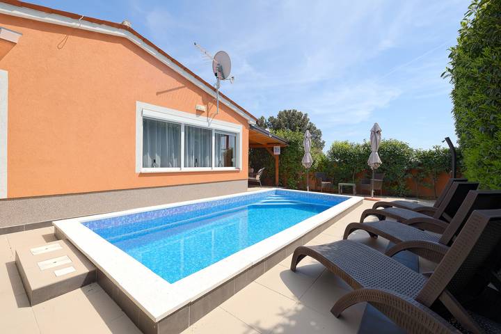 Villa für 6 Personen, mit Terrasse und Pool in Medulin - 2