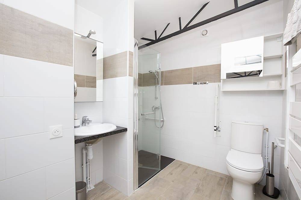 Appartement entier, Logements indépendants T4 aux portes de Paris séjour à 2 familles / entre amis in Garches, Hauts-de-Seine