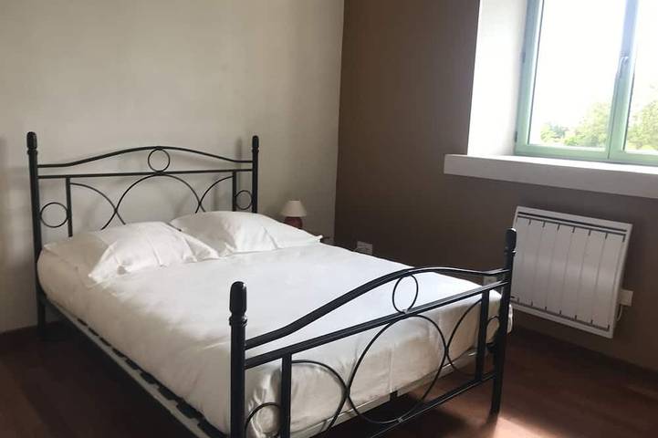 Location de vacances pour 8 personnes, avec terrasse et jardin à La Tour-Saint-Gelin - 3