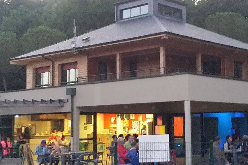 Mobil-home con Terraza y Mobiliario de jardín para 6 personas in Lissac-sur-Couze, Brive-la-Gaillarde region