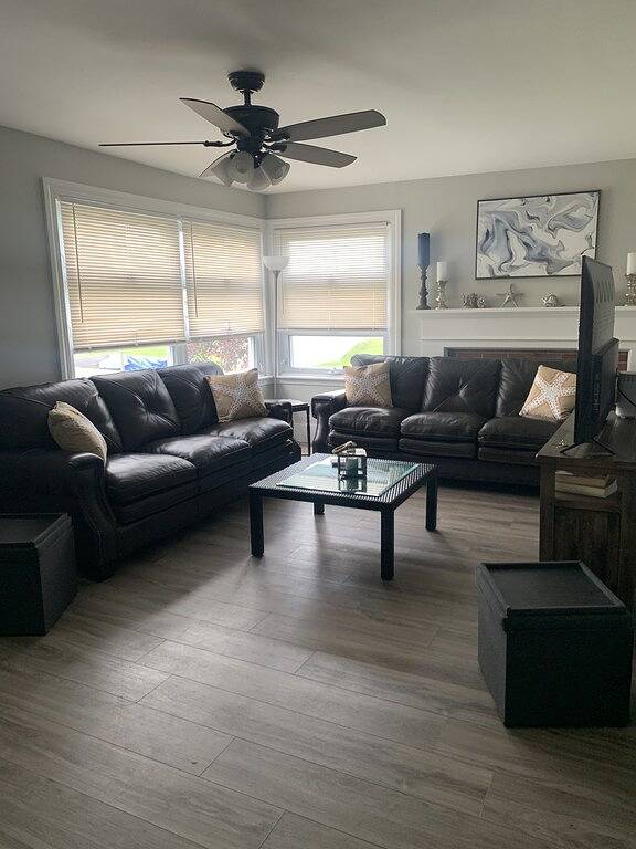 Newly Renovated. Walk To Beach. Fully Equipped For Beach. June rate discounted in Narragansett, Washington County (RI)