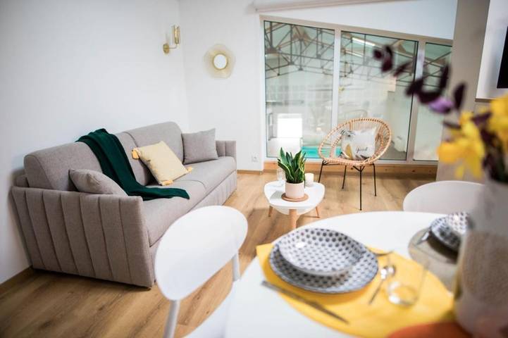 Location de vacances pour 12 personnes, avec piscine ainsi que terrasse et jardin à Dollon - 4