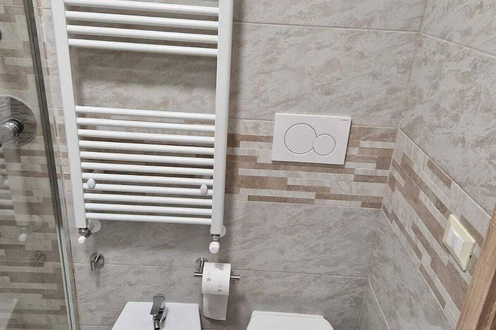 Appartamento intero, A  5 minuti dall'aeroporto fiumicino/roma ,casa singola 50 mq , con giardino. in Fiumicino, Provincia di Roma