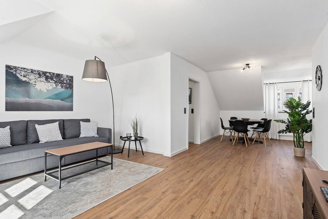 Ganze Wohnung, Moderne Ferienwohnung Lio - See und Zentrum mit Wlan in Friedrichshafen, Region Bodensee-Oberschwaben