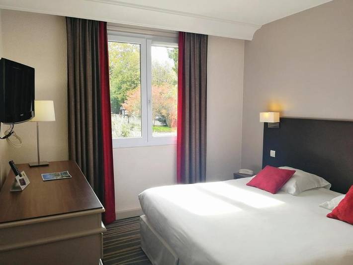 Hôtel pour 2 personnes, avec jardin ainsi que vue et piscine, animaux acceptés à Bazas - 4