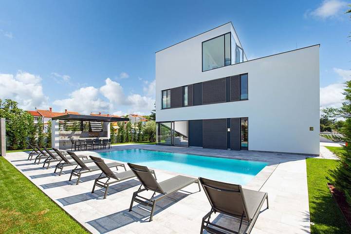 Villa für 10 Personen, mit Sauna und Balkon sowie Garten in Fazana