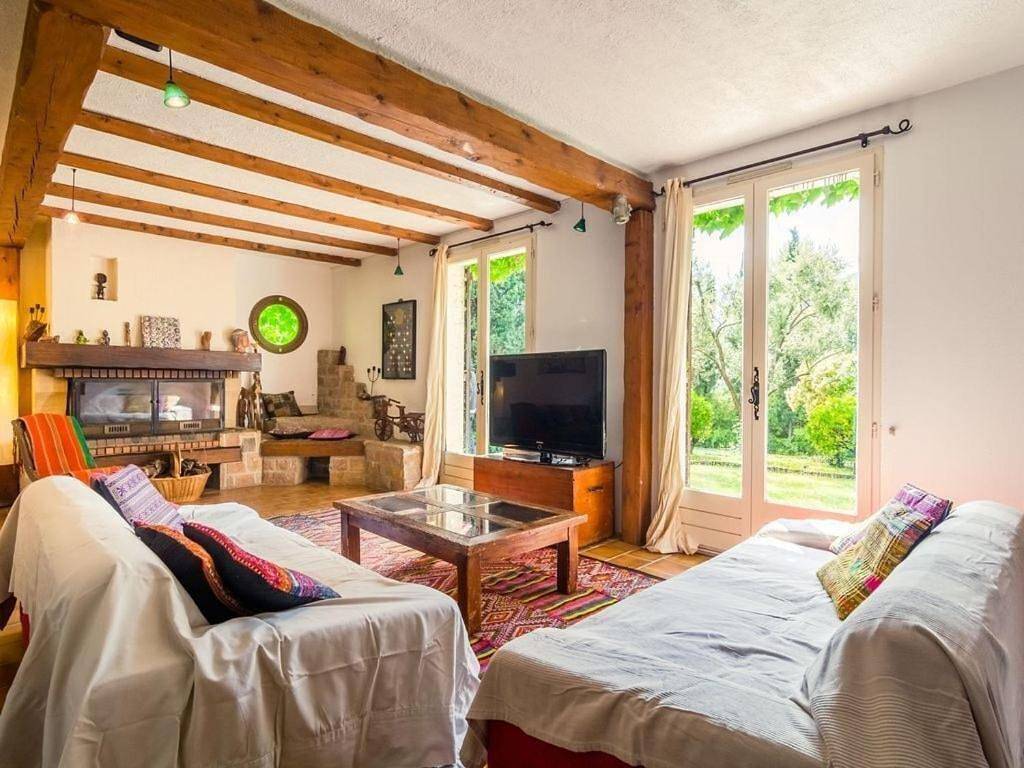 Adorable villa avec piscine nichée dans la pinède in Roquevaire, Côte méditerranéenne (France)