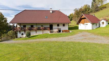 Gîte pour 6 personnes, avec terrasse ainsi que jardin et sauna, animaux acceptés dans Eberstein