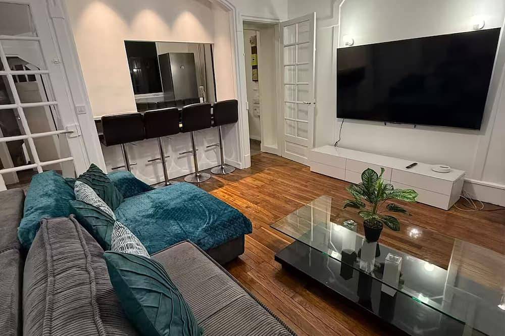 Houses near Versailles in Issy-les-Moulineaux, Hauts-de-Seine