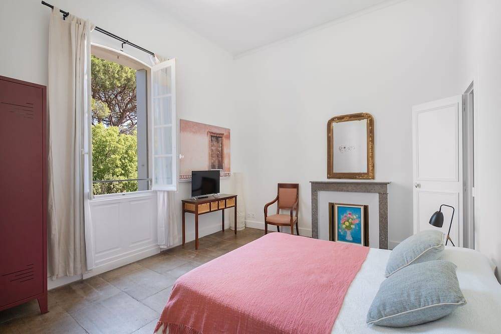 Magnifique maison,  parc, piscine, centre village, plages 15 min in Saint-Laurent-d'Aigouze, Côte d'Améthyste