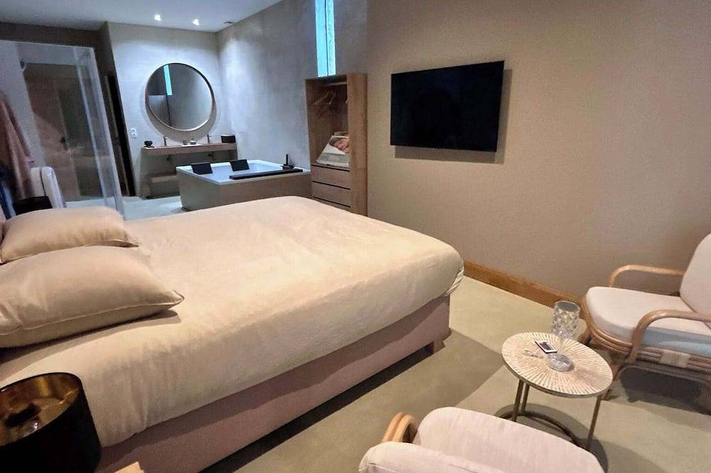Luxury private suite, the colonial house in Torreilles, Côte d'Améthyste