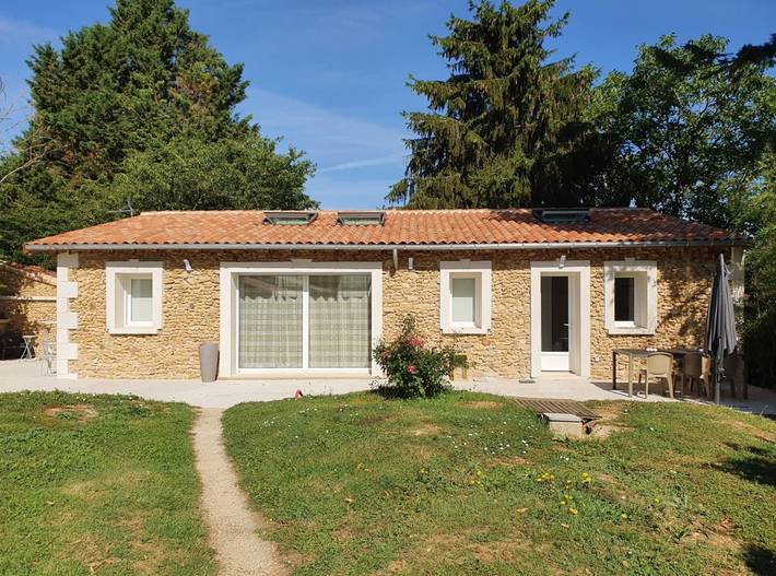 Gîte pour 6 personnes, avec piscine ainsi que terrasse et jardin, animaux acceptés à Gizay