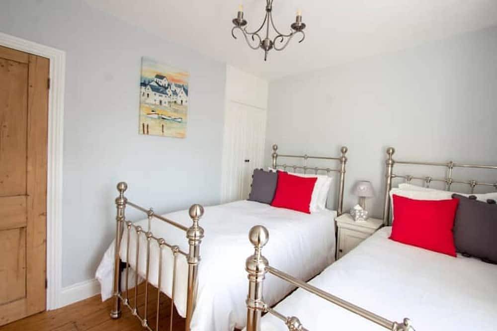 Town Centre Cottage with Garden & Parking Opposite in Bury St Edmunds, Suffolk
