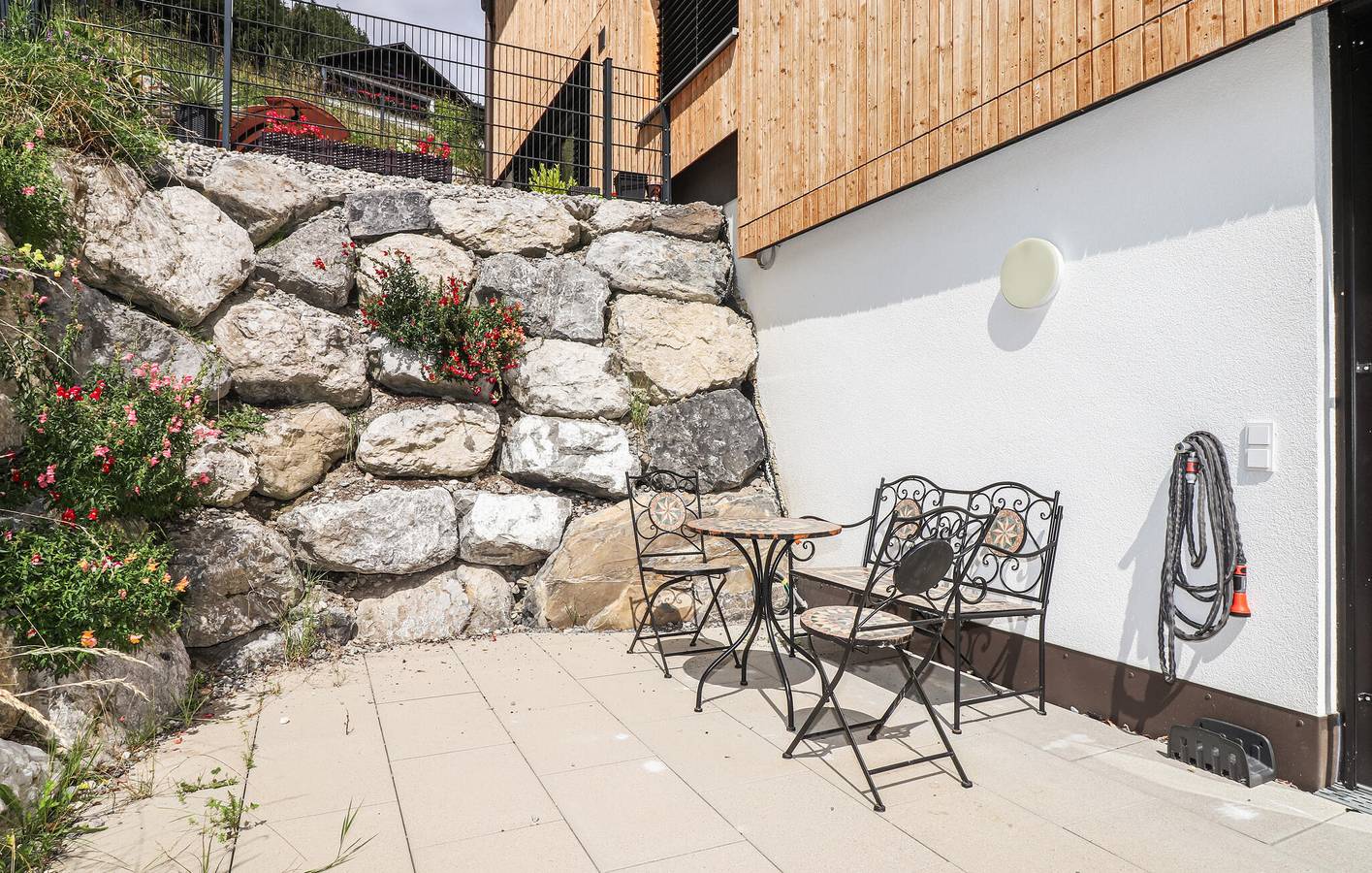 Ganze Ferienwohnung, Gemütliche Bürserberg-Wohnung mit Garage und Terrasse in Rätikon Gebirgsgruppe, Bürserberg