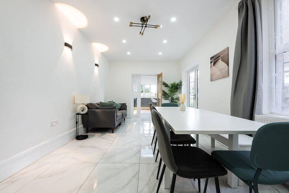 Cohost Partners 6-Bed Home Perfect for Groups in Cardiff Bay, Cardiff