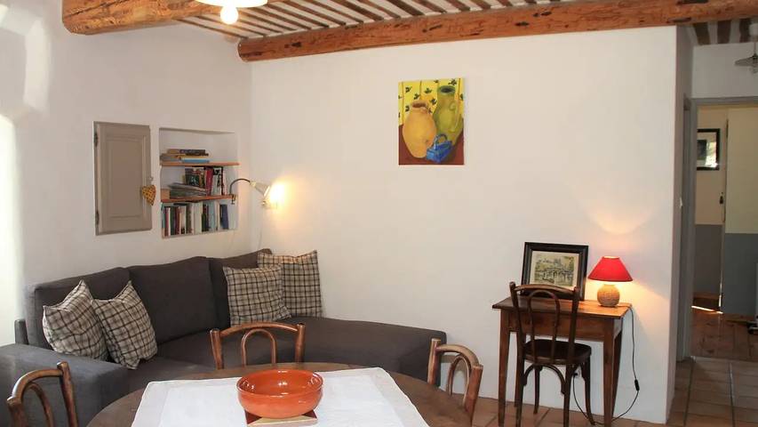 Location de vacances pour 7 personnes, avec piscine et jardin, animaux acceptés à Lacoste - 2
