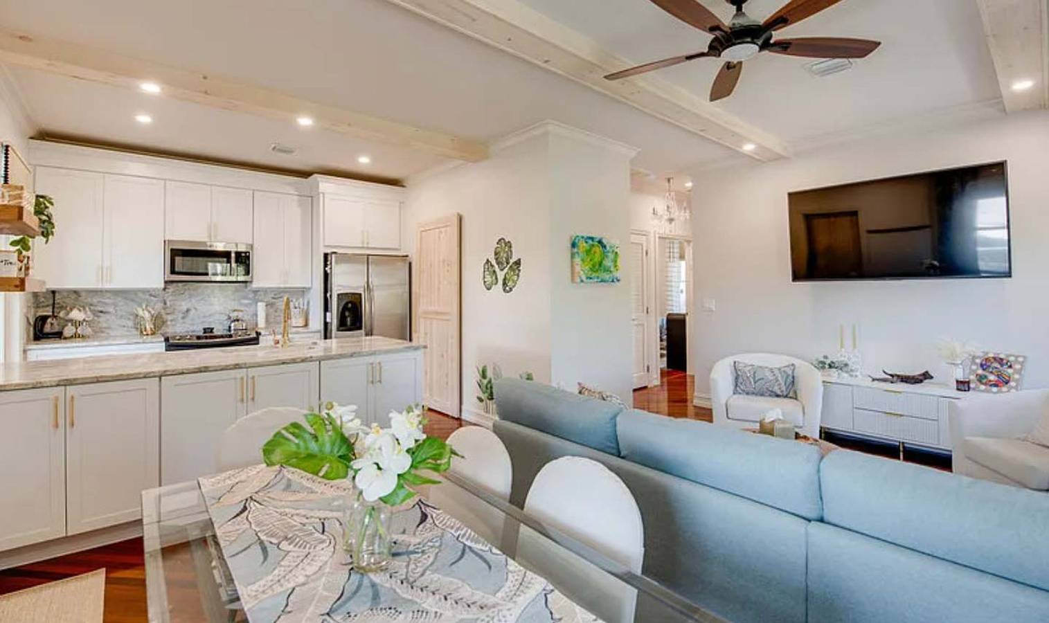 Hel leilighet, Under the Palms - Relaxing Condo Shared Pool Parking in Key West, Lower Keys