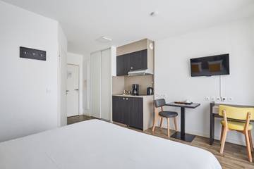 Holiday Rental for 2 People in Levallois-Perret, Hauts-de-Seine, Photo 1