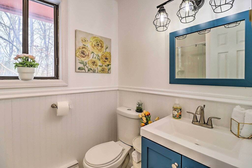 Deck, Fire Pit & Pool Access at Poconos Retreat! in Saw Creek, Monroe County (PA)