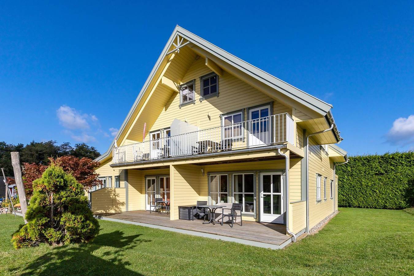 Ganze Wohnung, Ruhig gelegene 2-Raum-Ferienwohnung mit Sauna, Hot Tub und großem Garten in Wittenbeck, Rostock und Umgebung