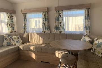 Static Caravan for 6 People in Selsey, West Sussex, Photo 2