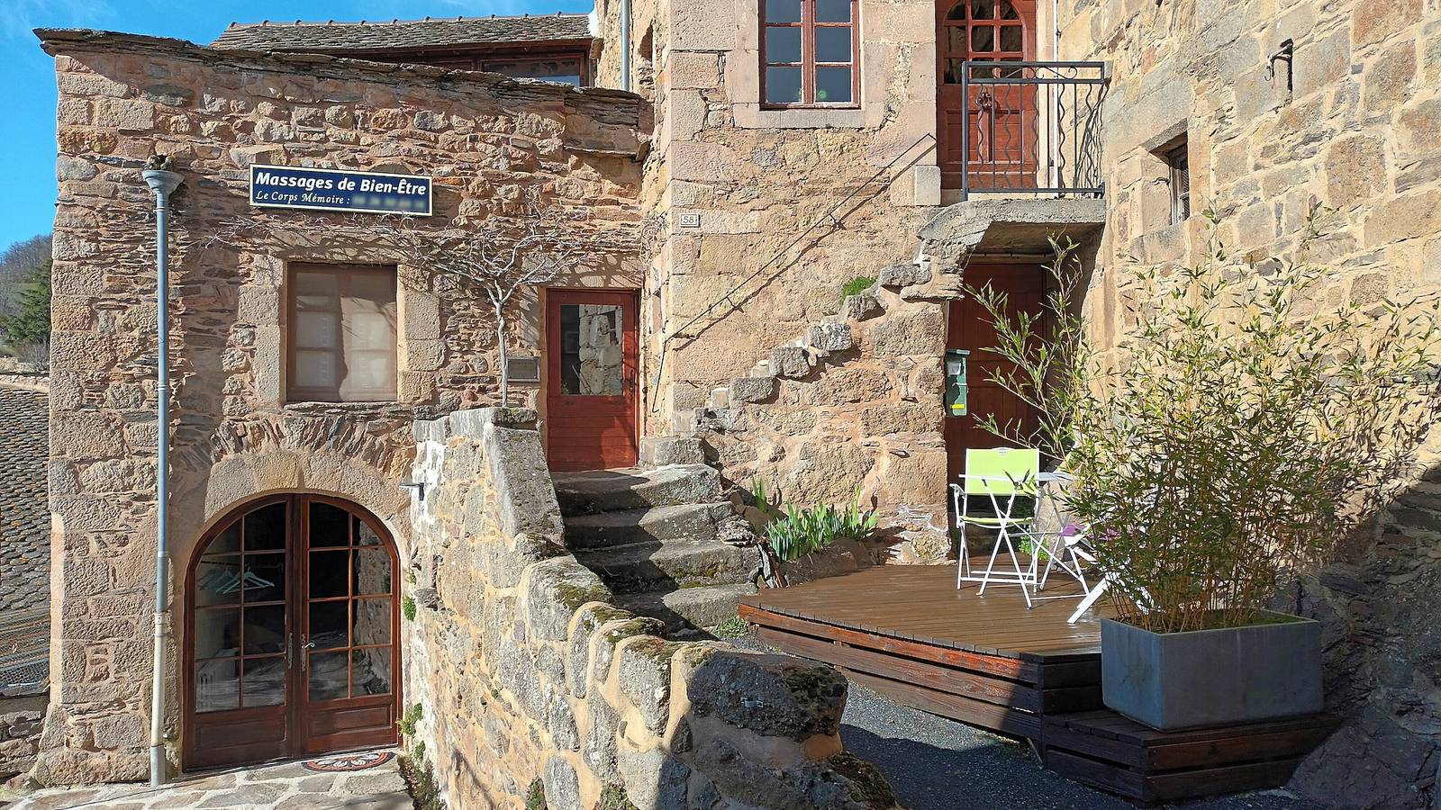 Ferienhaus 'La Clé Des Sens' mit Bergblick, privater Terrasse und Innenpool in Castelnau-Pégayrols, Parc naturel régional des Grands Causses