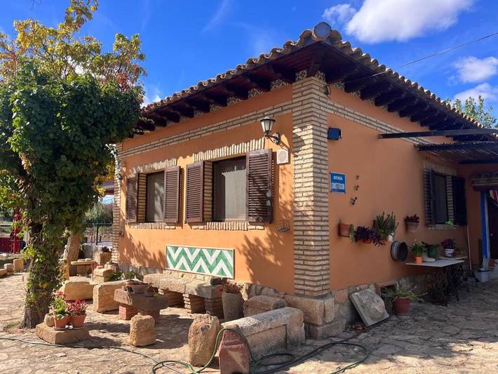 Casa de vacaciones para 6 personas, con vistas y jardín, Se admiten mascotas en Campo de Belchite