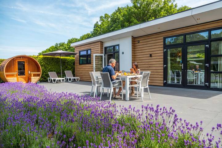 Ferienhaus für 4 Personen, mit Balkon/Terrasse und Whirlpool sowie Terrasse in Noordwijk