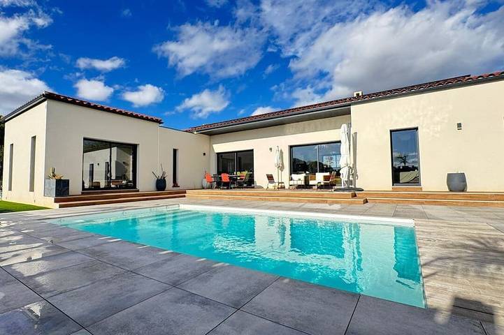 Location de vacances pour 6 personnes, avec jardin à Saint-Féliu-d'Avall