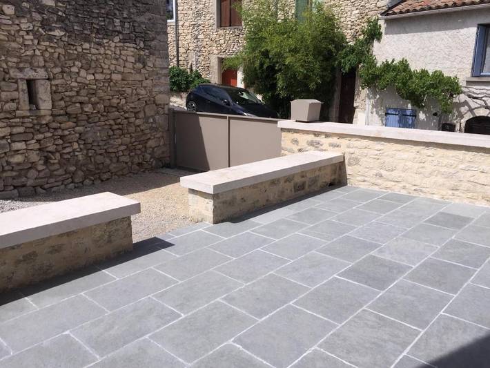 Location de vacances pour 4 personnes, avec piscine ainsi que vue et balcon à Mane - 2